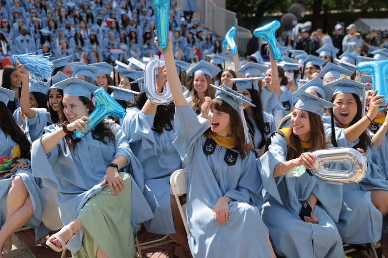 Graduados de las mejores universidades del mundo, que todavía están al principio de sus carreras, ahora podrán solicitar una visa a corto plazo para quedarse y trabajar en el Reino Unido. Foto: Infobae