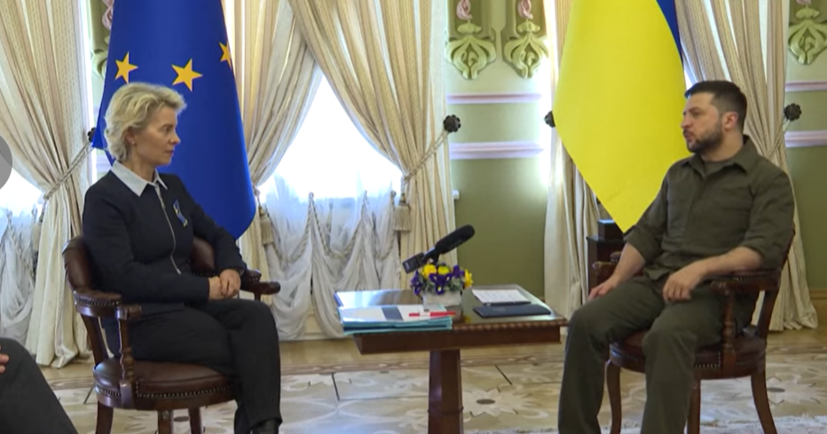 Ursula von der Leyen, presidenta de la Comisión Europea, prometió su ayuda cuando visitó Kiev en abril. Foto: Captura de pantalla