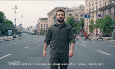 Zelenski, mientras caminaba por la desierta calle principal de la capital, por donde hubiera desfilado su ejército en conmemoración al Día de la Victoria sobre el nazismo, aseguró que Ucrania ganará la guerra ante Rusia. Foto: Captura de video