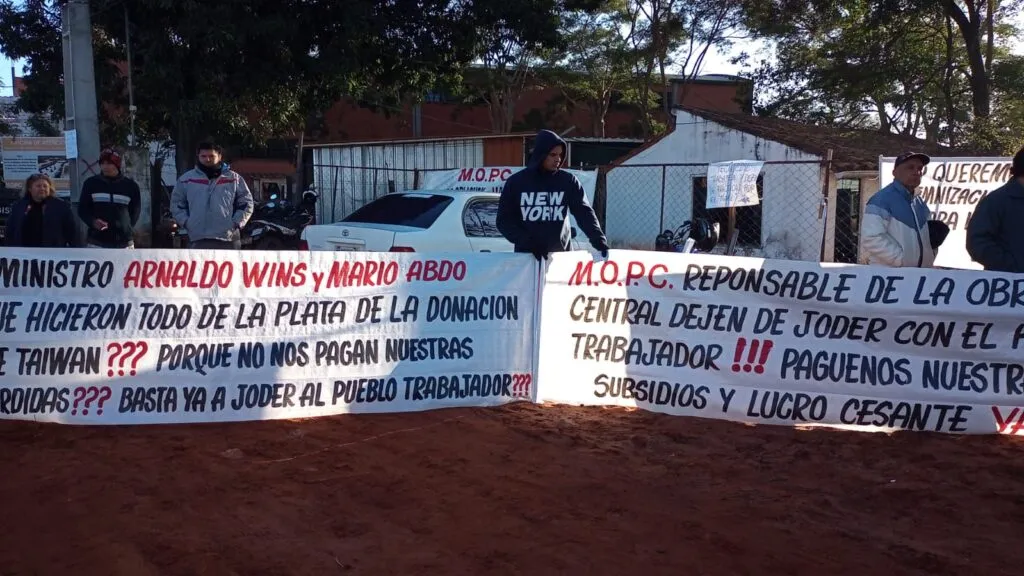 Frentistas de la zona de obras en Tres Bocas continúan medidas de protesta. Foto: Unión TV.