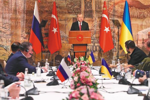 El presidente turco, Recep Tayyip Erdogan, abre las conversaciones entre Ucrania y Rusia en Estambul. Foto: AFP