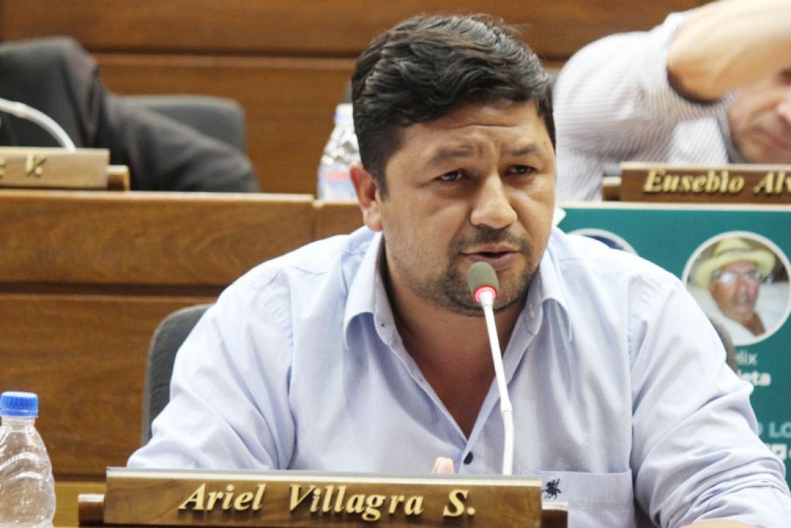 El diputado liberal Ariel Villagra presentó la propuesta. Foto: Cámara de Diputados.