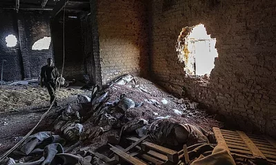 Un granero bombardeado por las tropas rusas en Cherkaska Lozov. Foto: El Mundo