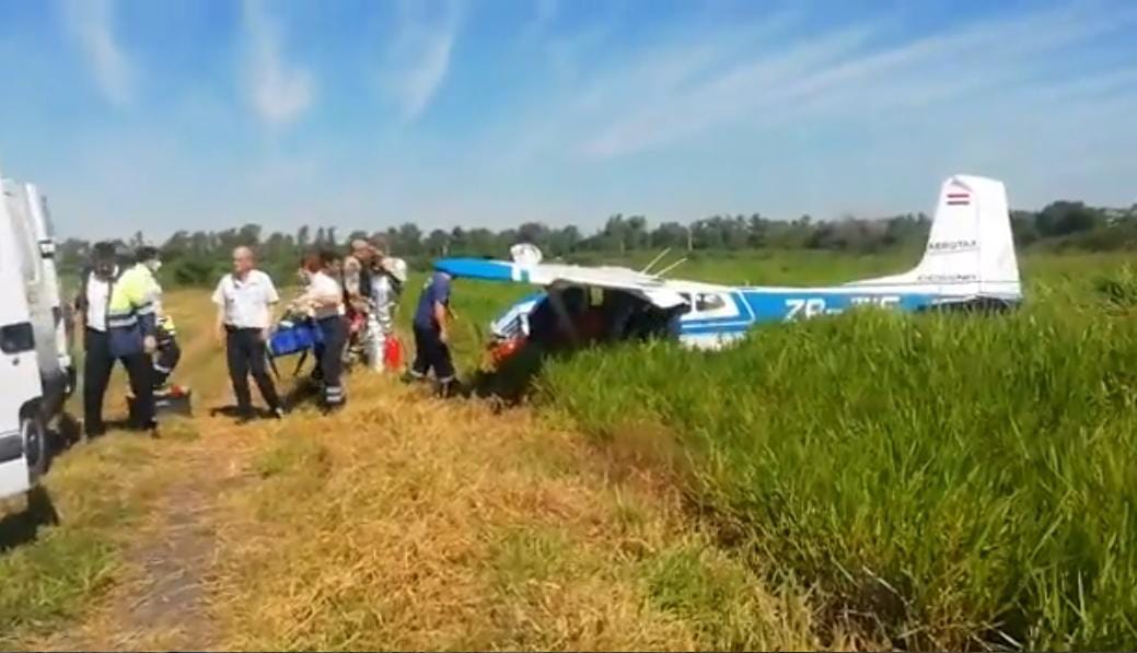 La avioneta Cessna C180 realizó un aterrizaje de emergencia. Foto: Captura de video