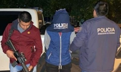 El joven detenido con el dinero del pago por el rescate. Foto: Fiscalía