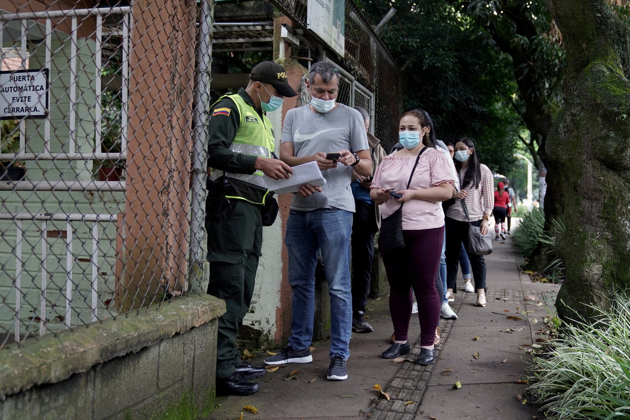 Colombianos acuden a las urnas para elegir al próximo presidente. Foto: NY Times.