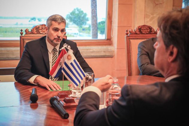 El presidente Mario Abdo Benítez mantuvo una reunión con su par uruguayo, Luis Lacalle Pou. Foto: Presidencia