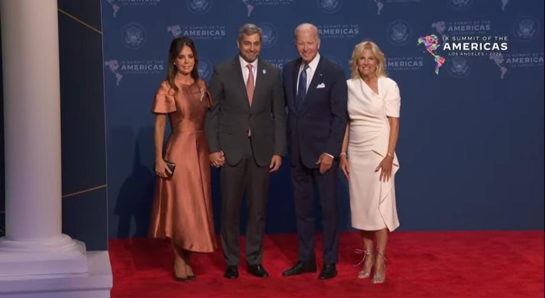 Abdo acompañado de la primera dama, junto al presidente de Estados Unidos, Joe Biden y su esposa Jill. Foto: Presidencia