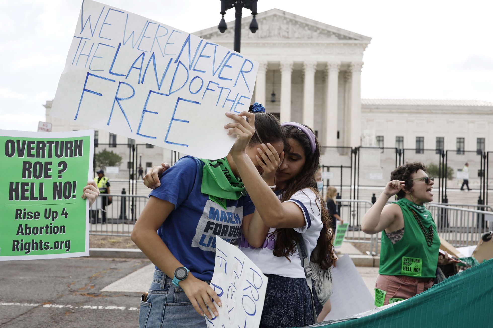 Activistas pro aborto reaccionan a la decisión del Tribunal Supremo de derogar el derecho a la interrupción legal del embarazo, en Washington, el 24 de junio de 2022. Foto: El País.Archivo.