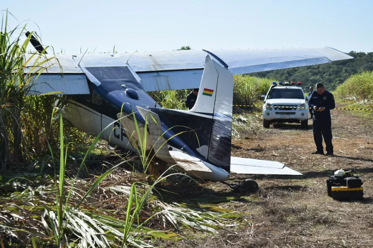 La avioneta con matrícula boliviana que cayó en la zona de Iturbe, departamento del Guairá. Foto: Gentileza