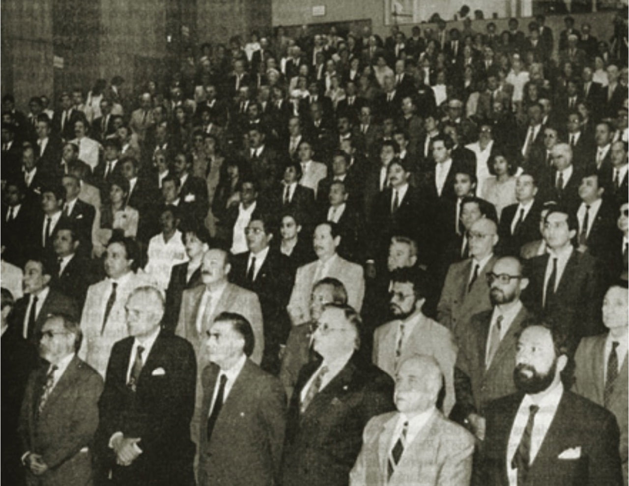 Convención Nacional Constituyente, junio 1992. Jura de la Constitución por los convencionales. Banco Central del Paraguay, junio de 1992. Archivo 