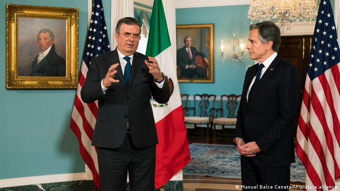 El ministro de Exteriores de México, Marcelo Ebrard, y su homólogo estadounidense, Antony Blinken, el 3 de mayo de 2022 en la Casa Blanca. Foto: DW.