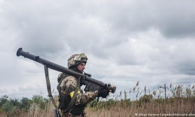 El presidente de Francia se comprometió con Ucrania a dotarlos de más armas pesadas. Foto: DW