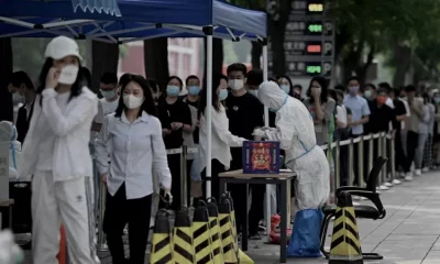 Este lunes, las autoridades iniciaron en Pekín una campaña de pruebas masivas de covid por tres días. Foto: BBC Mundo.