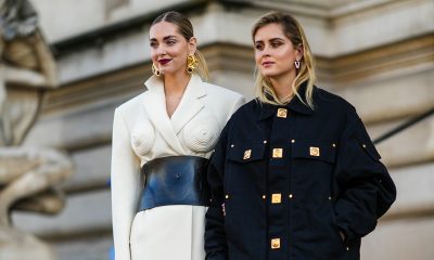 La influencer Chiara Ferragni y su hermana Valentina Ferragni, a la salida del desfile de Schiaparelli en París. Foto: El País