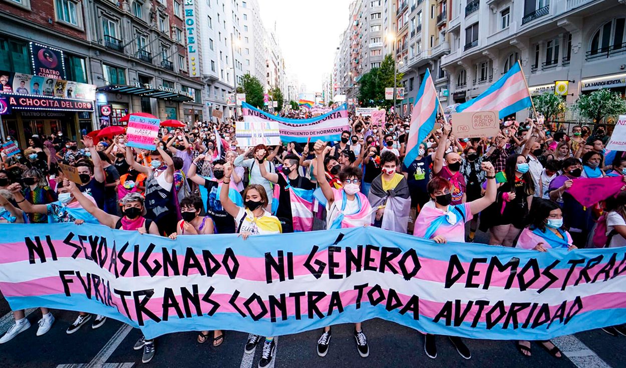 Ley también elimina las terapias de conversión, además de que permite a mujeres lesbianas y bisexuales filiar a sus hijos sin estar casadas. Foto: La República