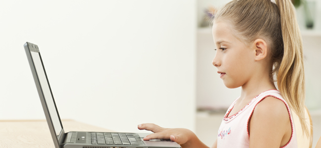 La tecnología hace que nos aleje más de la escritura tradicional. Foto: Guía Infantil.