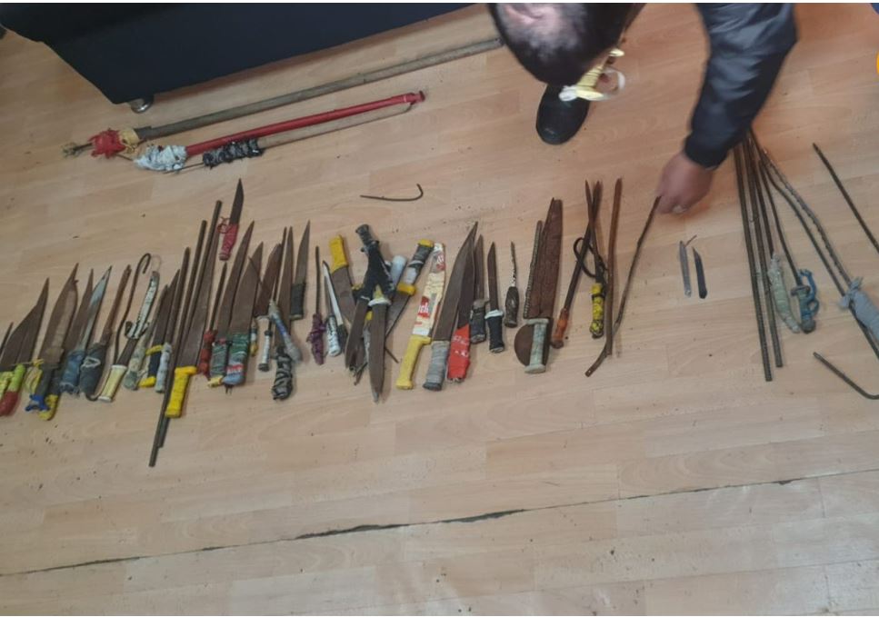 Las armas de fabricación casera que se incautaron en el Penal de Tacumbú. Foto: 1020 AM.