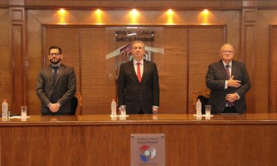 Durante un acto celebrado este lunes en la sede de la Justicia Electoral, tomaron oficialmente posesión del cargo César Rossel y Jorge Bogarín González. Foto: Justicia Electoral