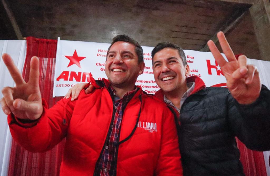 Santiago Peña, precandidato a la presidencia de la República, junto a su dupla Pedro Alliana. Foto: Rene González