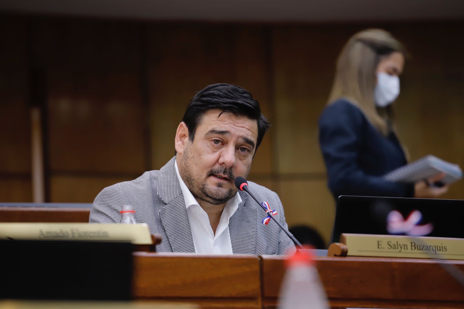 Senador Enrique Salyn Buzarquis. Foto: Senado.