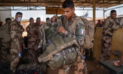 Soldados franceses de Barkhane se retiran de la base militar de Gao, en el norte de Malí, el pasado 9 de junio de 2021. Foto: El País