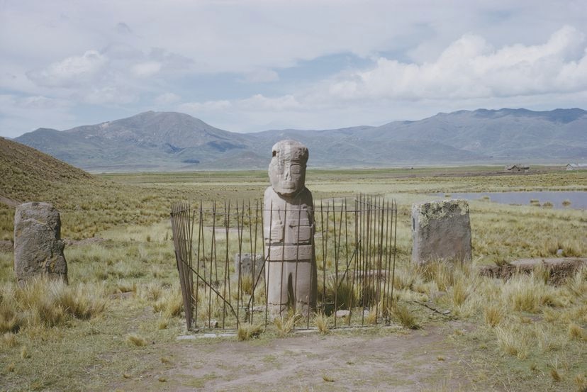 Una figura humanoide de piedra, en el sitio arqueológico de Tiahuanaco, Bolivia. Foto: El País