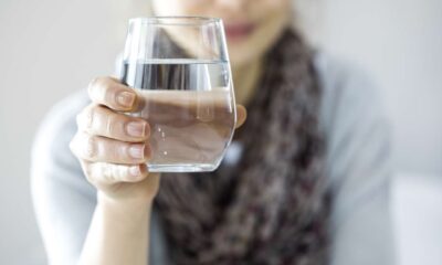 La importancia de beber suficiente agua en los días fríos. Foto: Referencia.