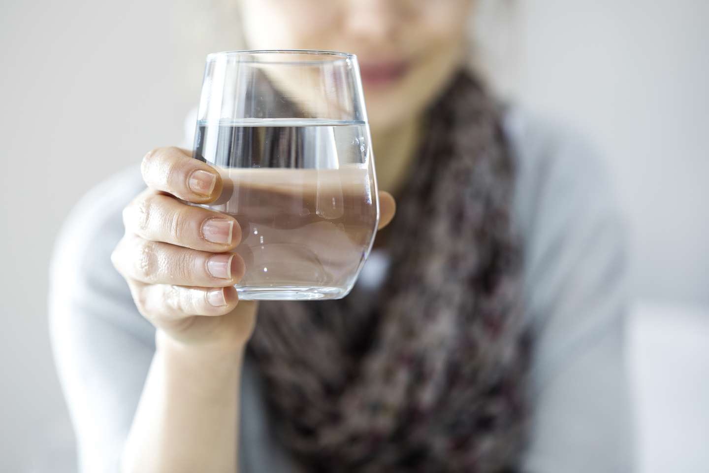 La importancia de beber suficiente agua en los días fríos. Foto: Referencia.