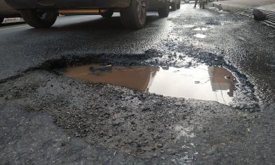 Asunción está agujereada de baches. Foto referencial