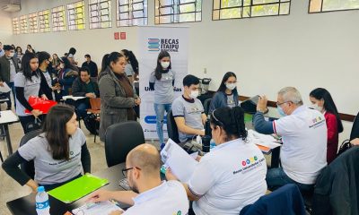 Alumnos que acceden a las becas de Itaipu. Foto: Gentileza.