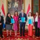 Autoridades del Gobierno junto a representantes de Unicef Paraguay. Foto: Caritas