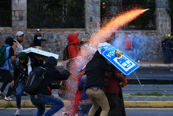 Grupo de manifestantes en Ecuador. Foto: El País.