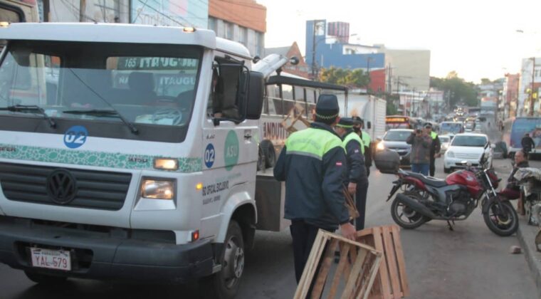 Estacionamientos reservados son retirados. Foto: Gentileza