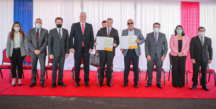 La firma de la licencia se realizó en Palacio de Gobierno. Foto: Presidencia