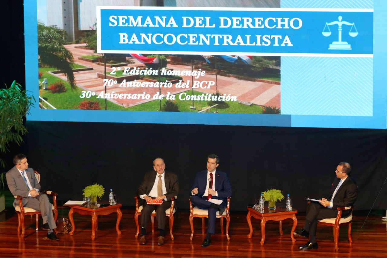 La primera jornada tuvo lugar en la Sala de Convenciones del Banco Central del Paraguay (BCP), al igual que hace 30 años lo fuera la Convención Nacional Constituyente. Foto: BCP