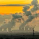 Reducir las emisiones de CO2 producto de la quema de combustibles fósiles es urgente, según el Panel Internacional de Cambio Climático de la ONU. Foto: BBC Mundo