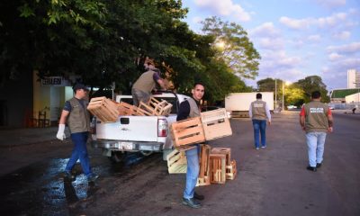 Agentes de la Policía de Vigilancia de la Municipalidad de Asunción retiraron objetos, utilizados para reservar estacionamiento de forma ilegal, en el centro de la ciudad. Foto: Municipalidad de Asunción