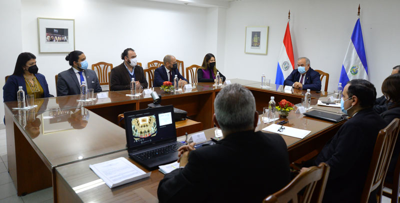 Autoridades de Paraguay y El Salvador conversaron sobre potenciales líneas de cooperación bilateral entre ambos países. Foto: Ministerio de Relaciones Exteriores.