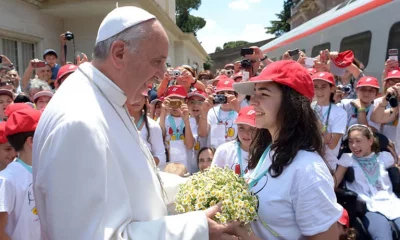 El pontífice pidió “ayudar a la gente, especialmente a los jóvenes, a desarrollar un sólido sentido crítico. Foto: Infobae