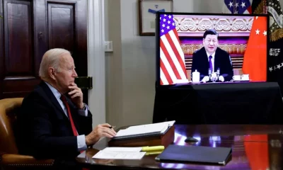 El presidente de Estados Unidos, Joe Biden, habla virtualmente con el líder chino Xi Jinping. Infobae