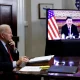 El presidente de Estados Unidos, Joe Biden, habla virtualmente con el líder chino Xi Jinping. Infobae