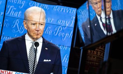 El primer debate de la campaña de 2020, celebrado el 29 de septiembre en Cleveland entre Joe Biden (izquierda) y Donald Trump, visto desde el Walters Sports Bar, de Washington. Foto: El País