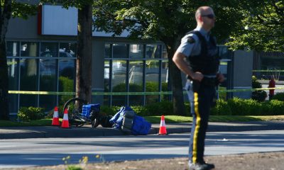 Un policía junto a una bicicleta en el lugar de un tiroteo múltiple en la localidad de Langley, en la Columbia Británica. Foto: El País