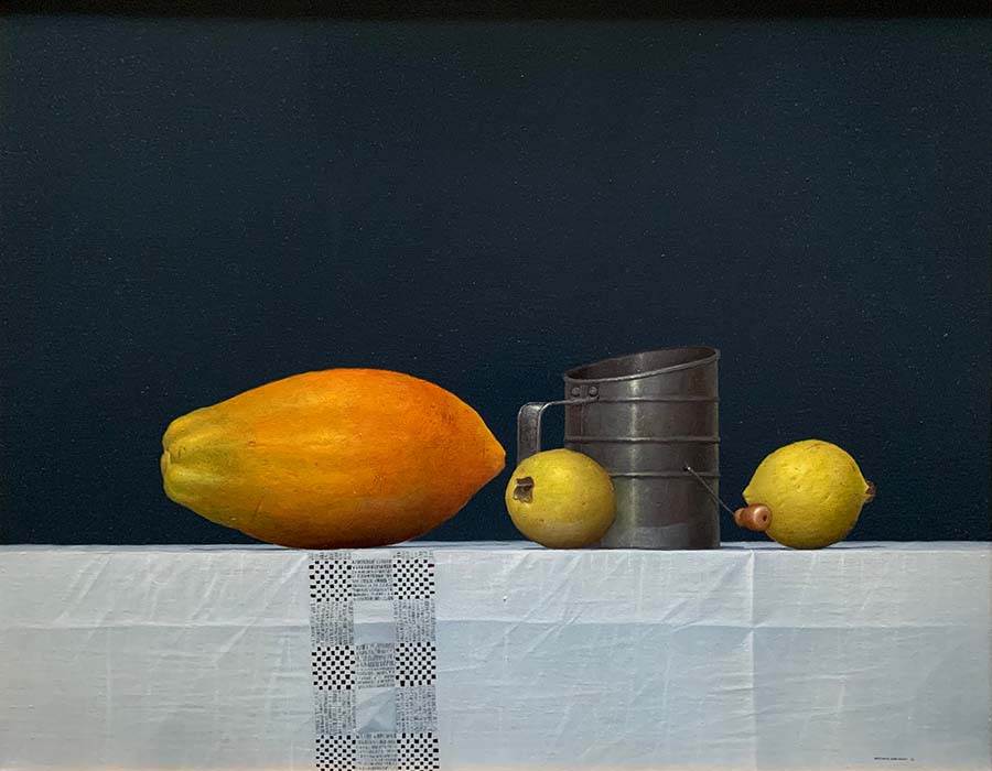 Hernán Miranda, “Sobre el mantel blanco”, 2019. Óleo sobre lienzo, 56 x 71 cm. Cortesía del artista