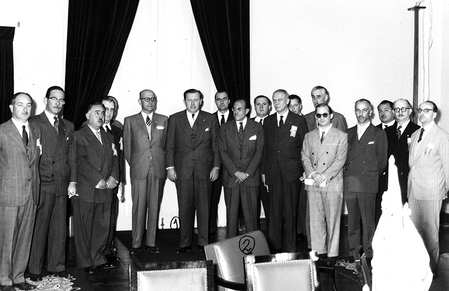 Stroessner y Giménez Caballero, junto a Gregorio Marañón y López Rodó, en una recepción de delegados del Instituto de Cultura Hispánica (julio 1973)