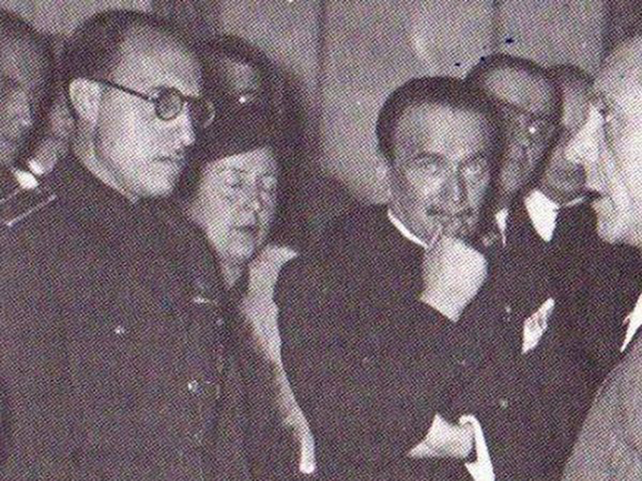 Ernesto Giménez Caballero (izq.) junto a Joseph Goebbels (der.) en la ciudad alemana de Weimar (octubre 1941)