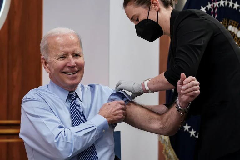 Joe Biden cuenta con todas las dosis de vacunas anti-Covid. Foto: Infobae