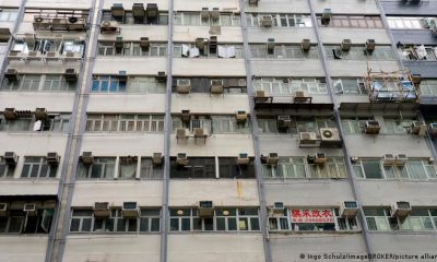 La fachada de un edificio en Hong Kong con muchos sistemas de aire acondicionado. Foto: DW