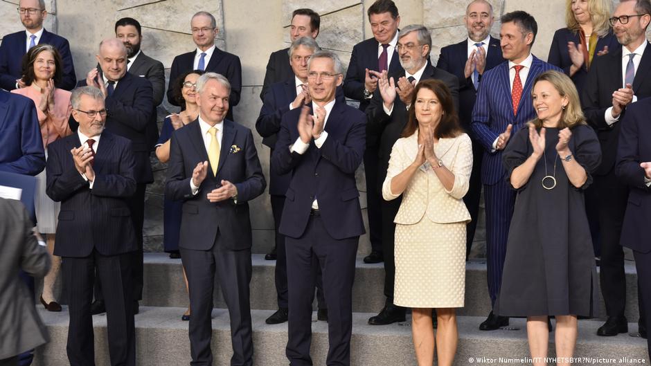 Los jefes de la diplomacia de los 30 países miembros de la OTAN. Foto: DW.